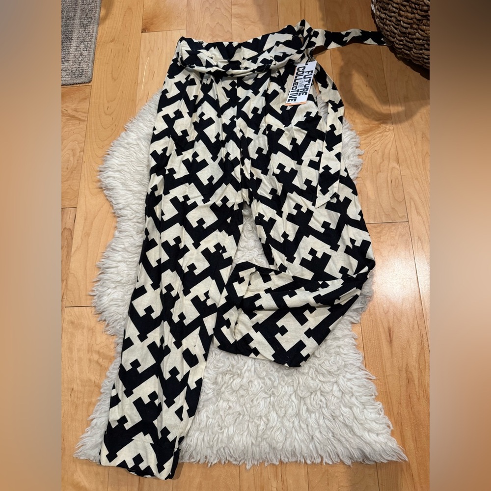 FUTURE COLLECTIVE NWT paperbag high waist pants size small black white patterned